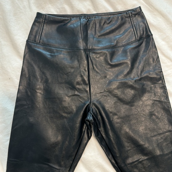 Shiny black skinny leggings - Picture 3 of 4